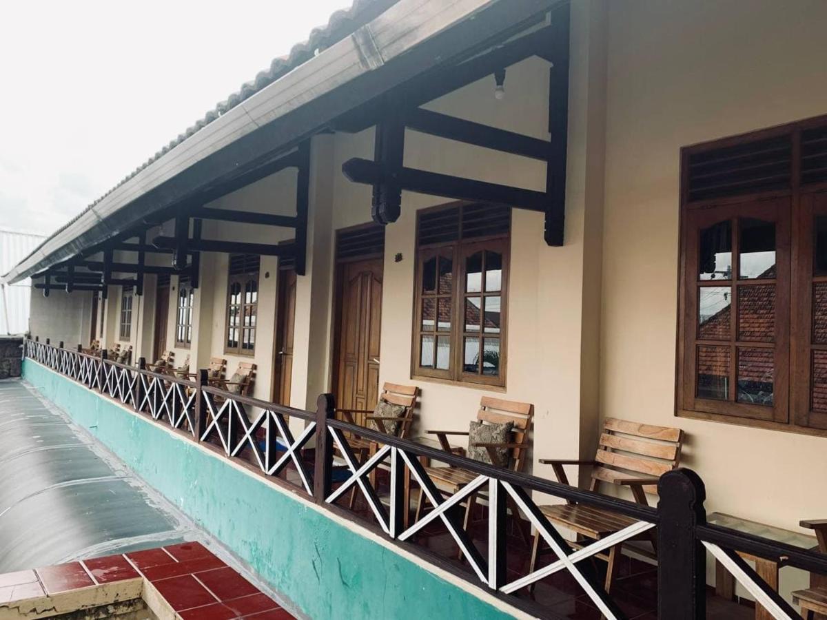Prambanan Guesthouse Yogyakarta Ngoại thất bức ảnh