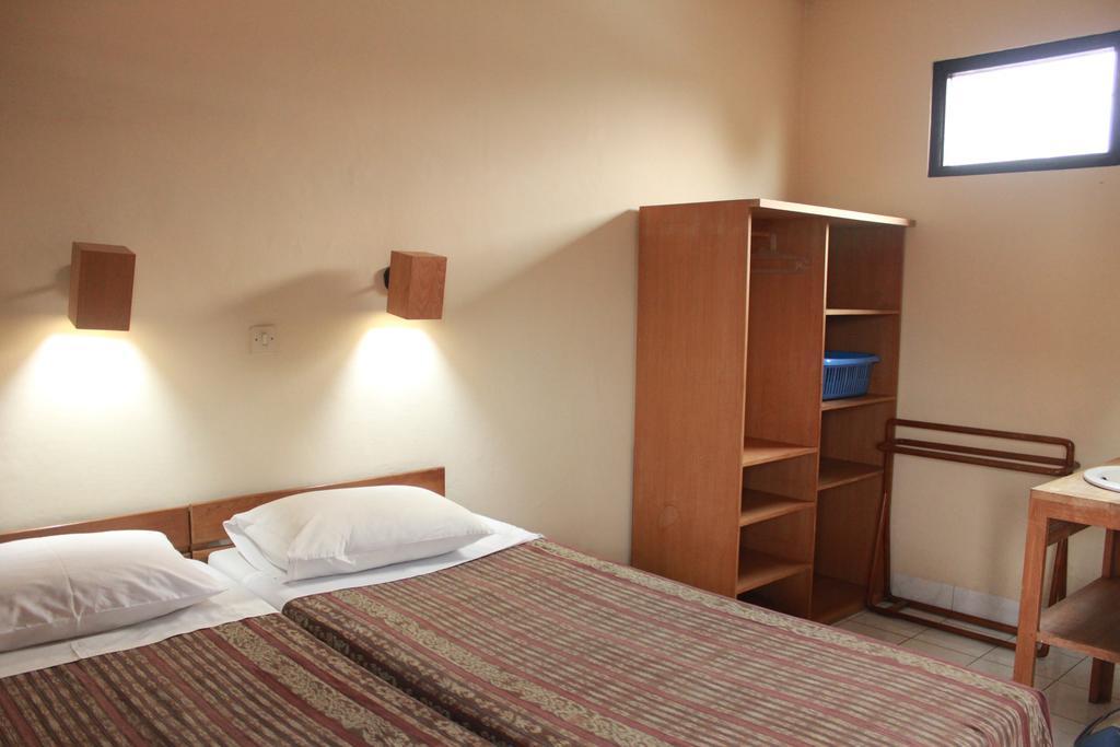Prambanan Guesthouse Yogyakarta Ngoại thất bức ảnh