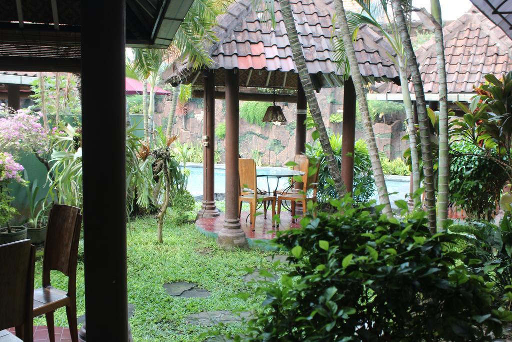 Prambanan Guesthouse Yogyakarta Ngoại thất bức ảnh
